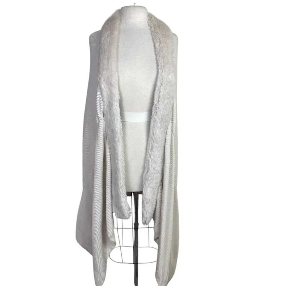 White House Black Market M/L wrap , shawl, cape, cream w/ faux fur collar